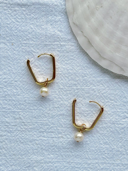 'Ū Hoops with Freshwater Pearl Drop