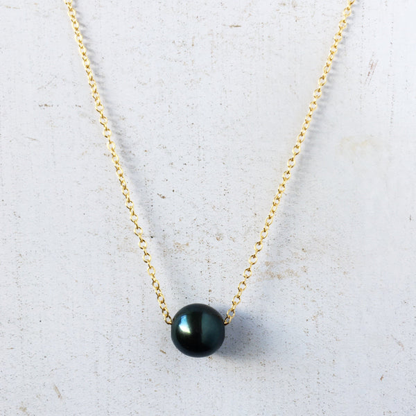 Genuine Tahitian pearl floats on a 14kt goldfilled cable chain creating a simple yet elegant necklace.  Tahitian pearls are one of a kind - sizes, shapes & colors will vary.  Length: 18" + 4" ext  Pearl size: 9.5mm  Metal: 14kt gold-filled